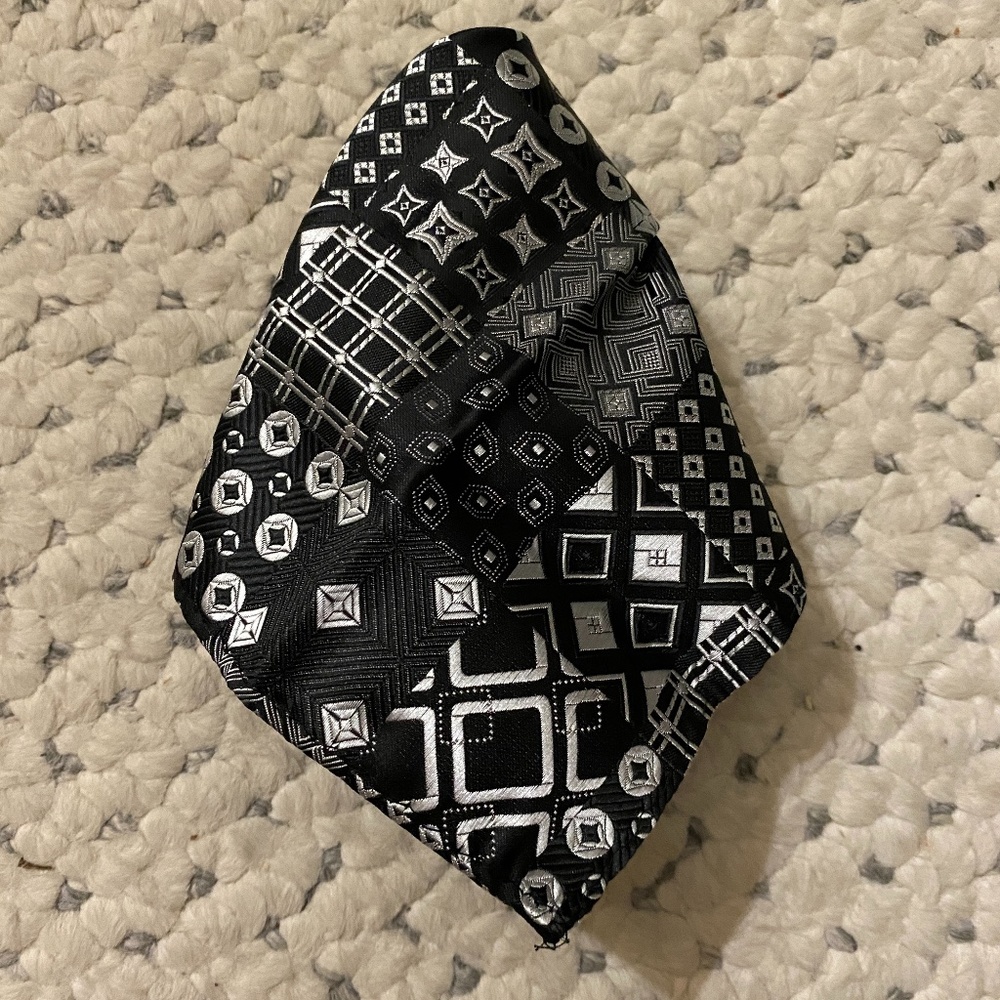 NEIMAN MARCUS SILK Pocket Square Hand Tailored NEW